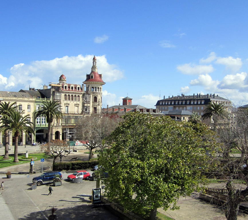 Hostal Linares Ribadeo Exterior photo